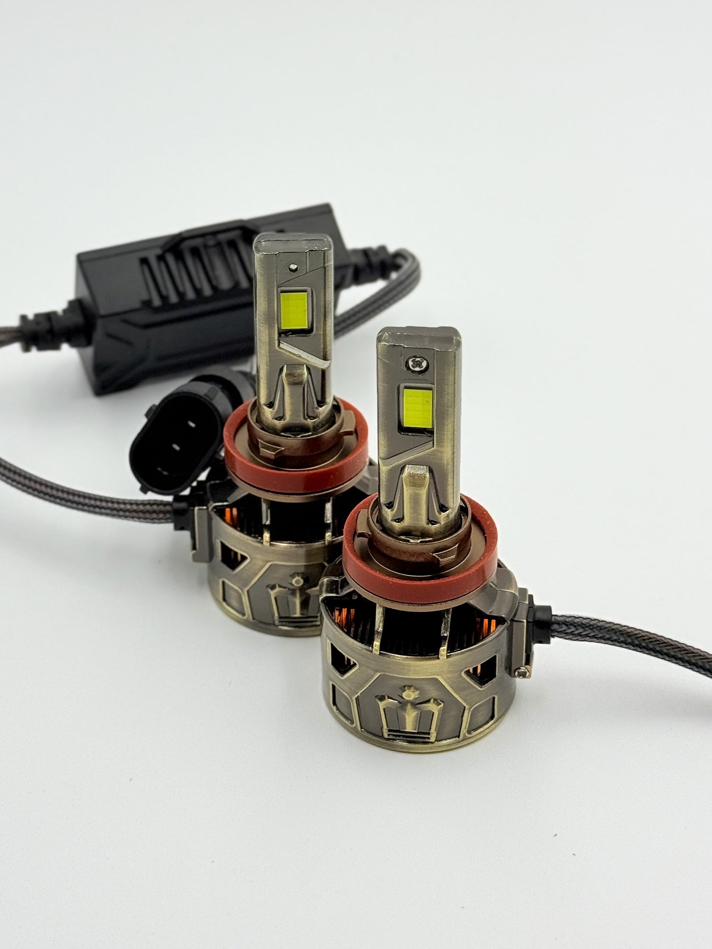 Par de luces LED Automotriz, Modelo Falcon de 70,000 Lumenes.